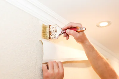 Pose de papier peint à Scillé — revêtements muraux et toiles de verre